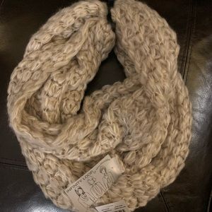 Women’s winter scarf
